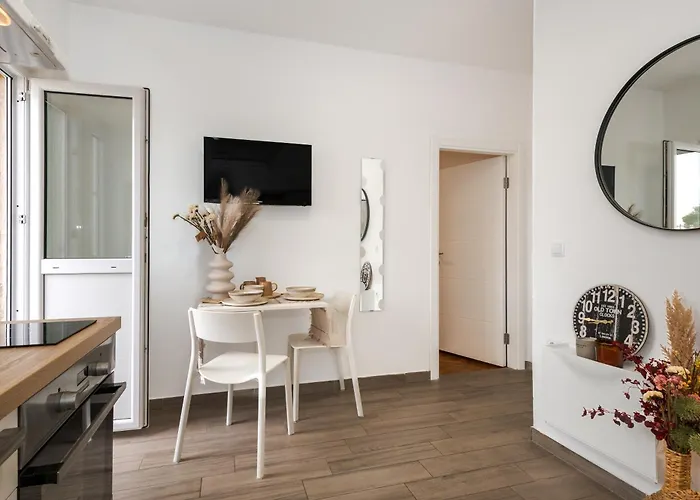 Charming Renovated Next To The Sea * Šibenik